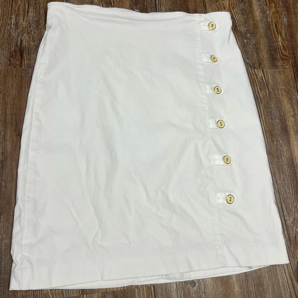 J. McLaughlin white knee length skirt with gold buttons Size 8